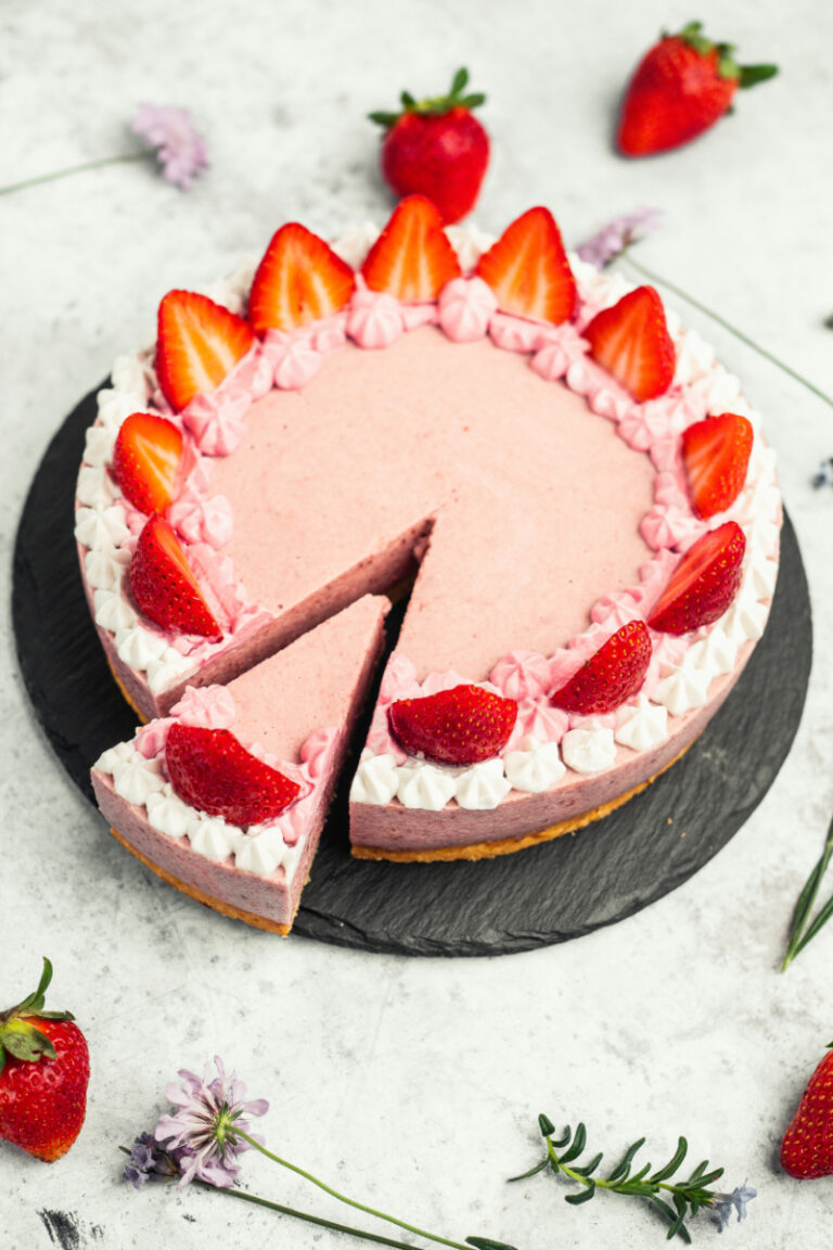 Low Carb Strawberry Cake: A Delicious and Healthy Dessert Option