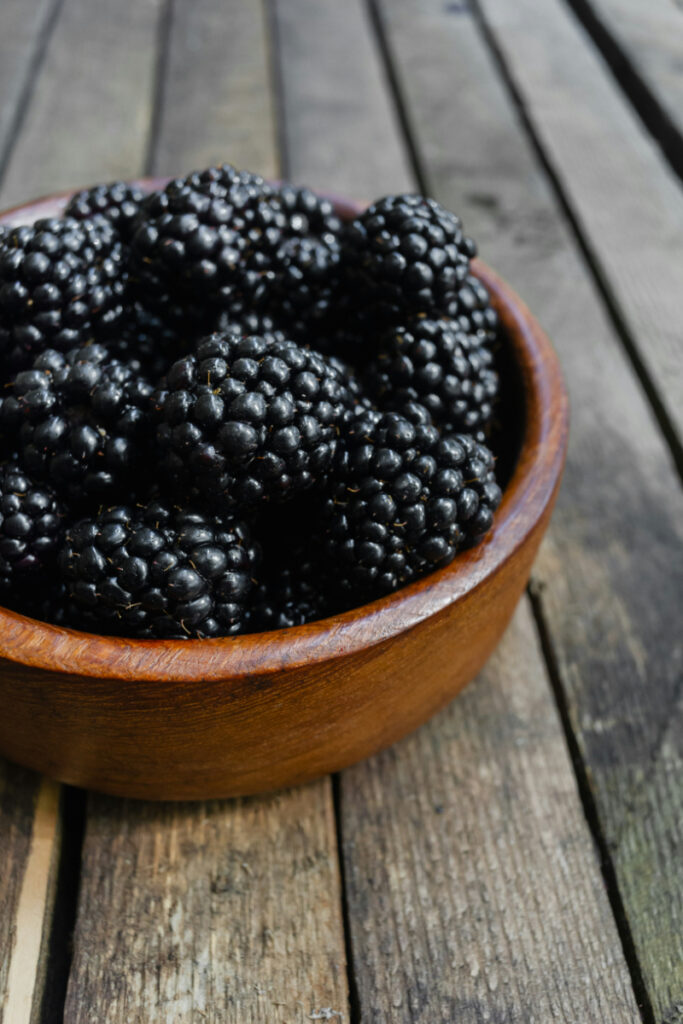 How Many Carbs Are in a Cup of Blackberries? Actually Low Carb